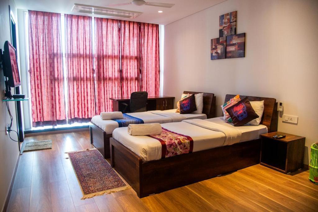 Guest House Service Apartments Пуне Екстер'єр фото